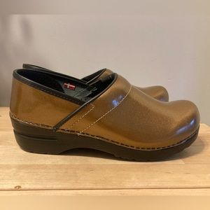Sanita gold patent leather nursing clogs